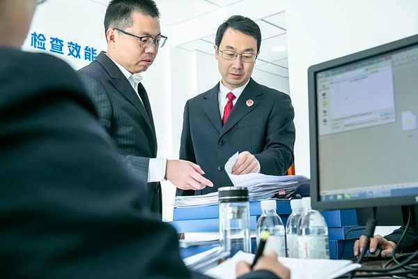 加密市场风云变幻：ETF争夺战升级，监管风暴席卷行业